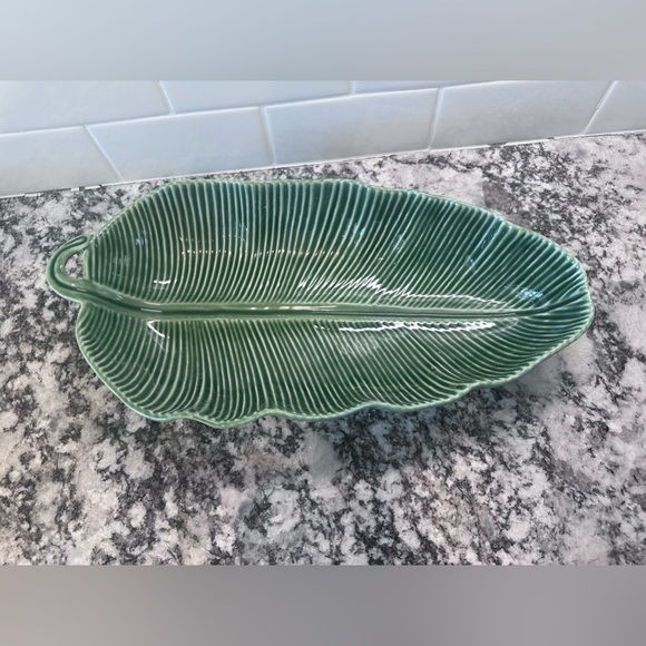 Williams Sonoma Bordallo Pinheiro Banana Leaf Tray Footed BNWT - Picture 4 of 8